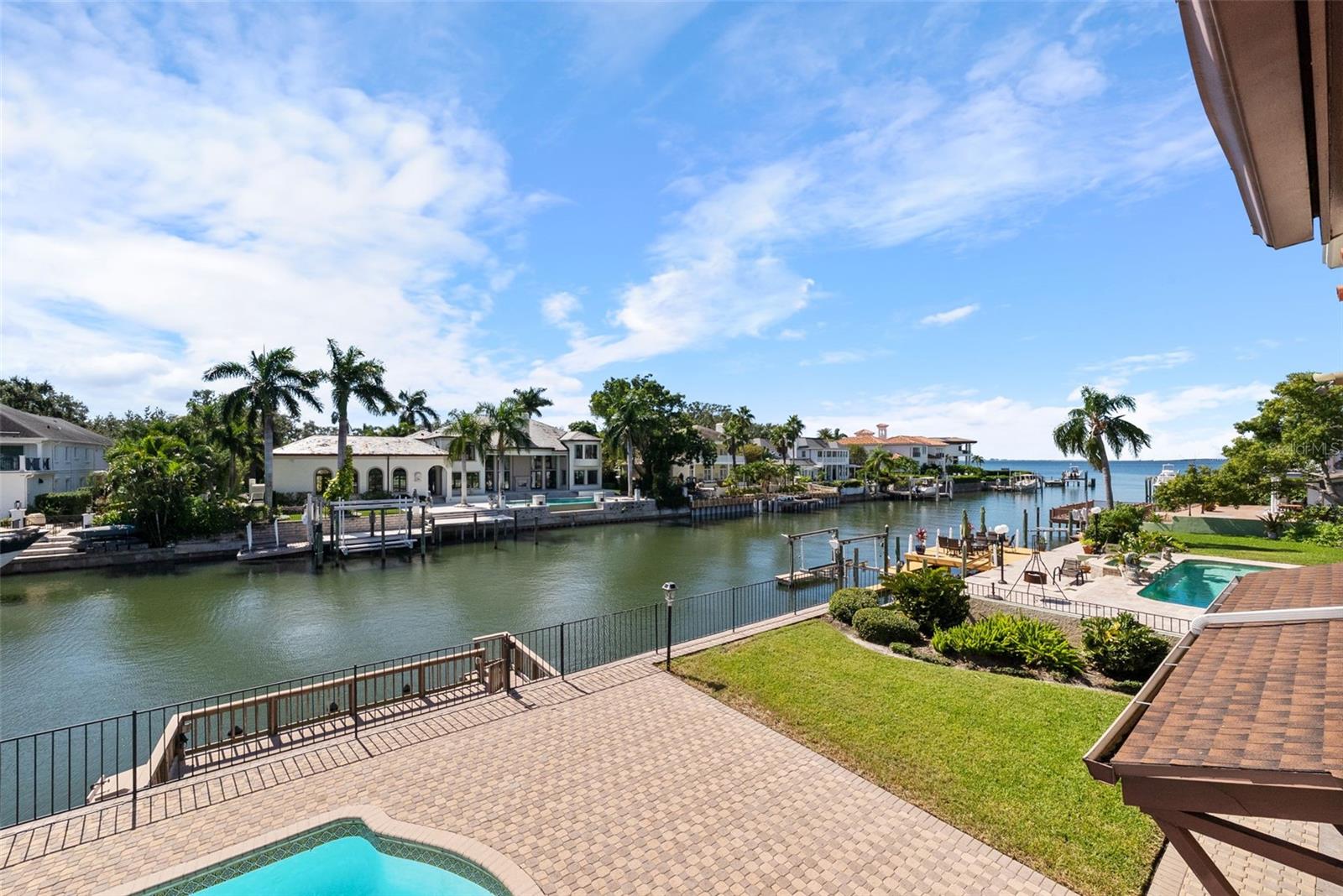 Listing photo id 38 for 4922 Bay Way Place