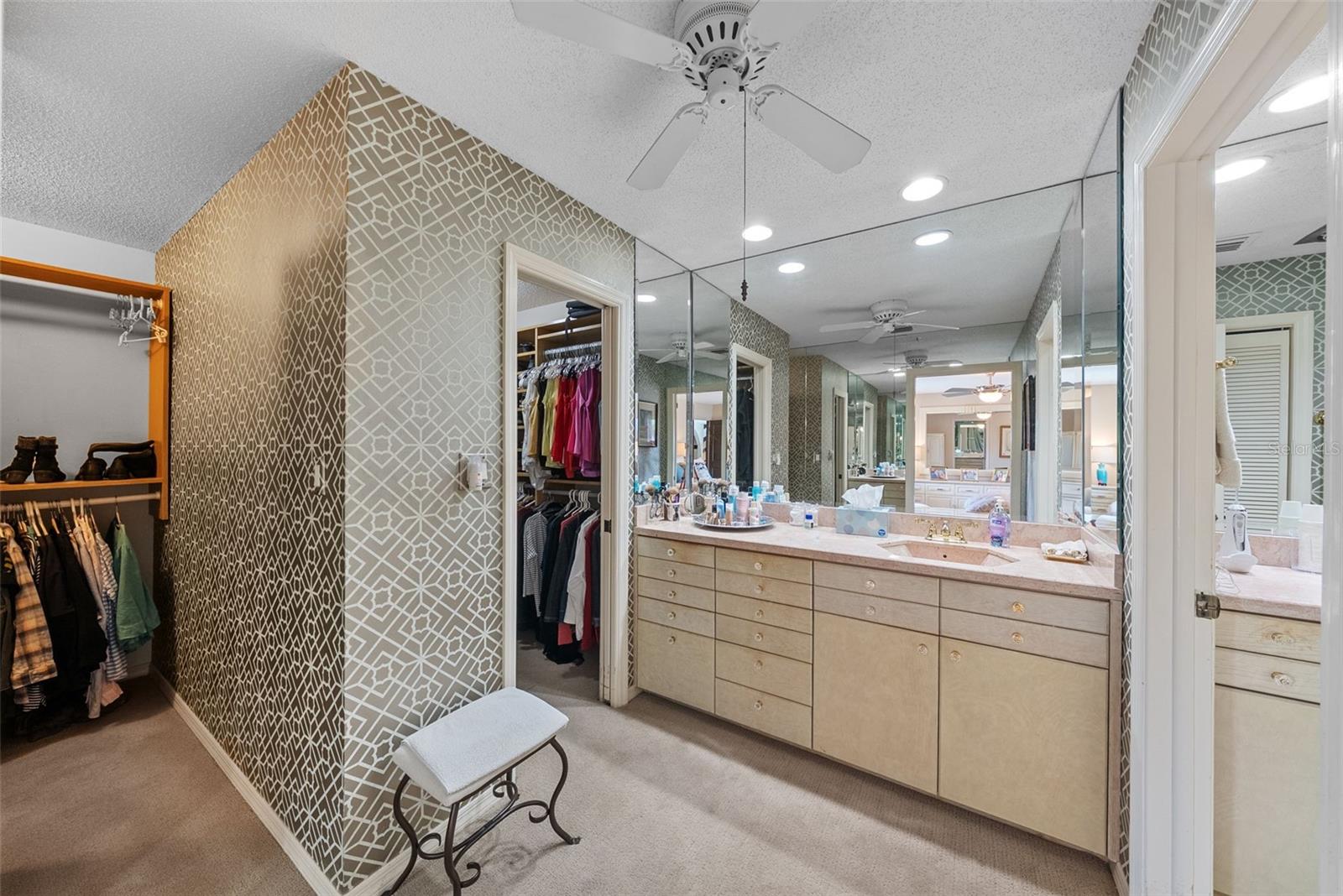 Listing photo id 41 for 4922 Bay Way Place