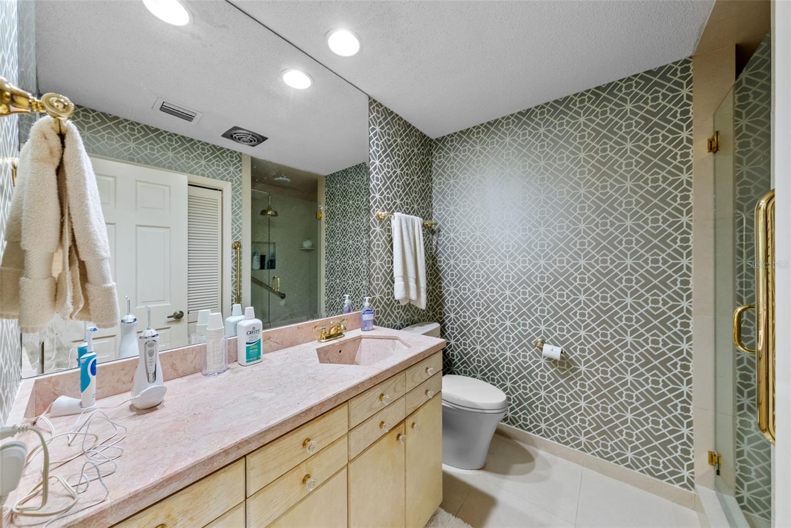 Listing photo id 43 for 4922 Bay Way Place