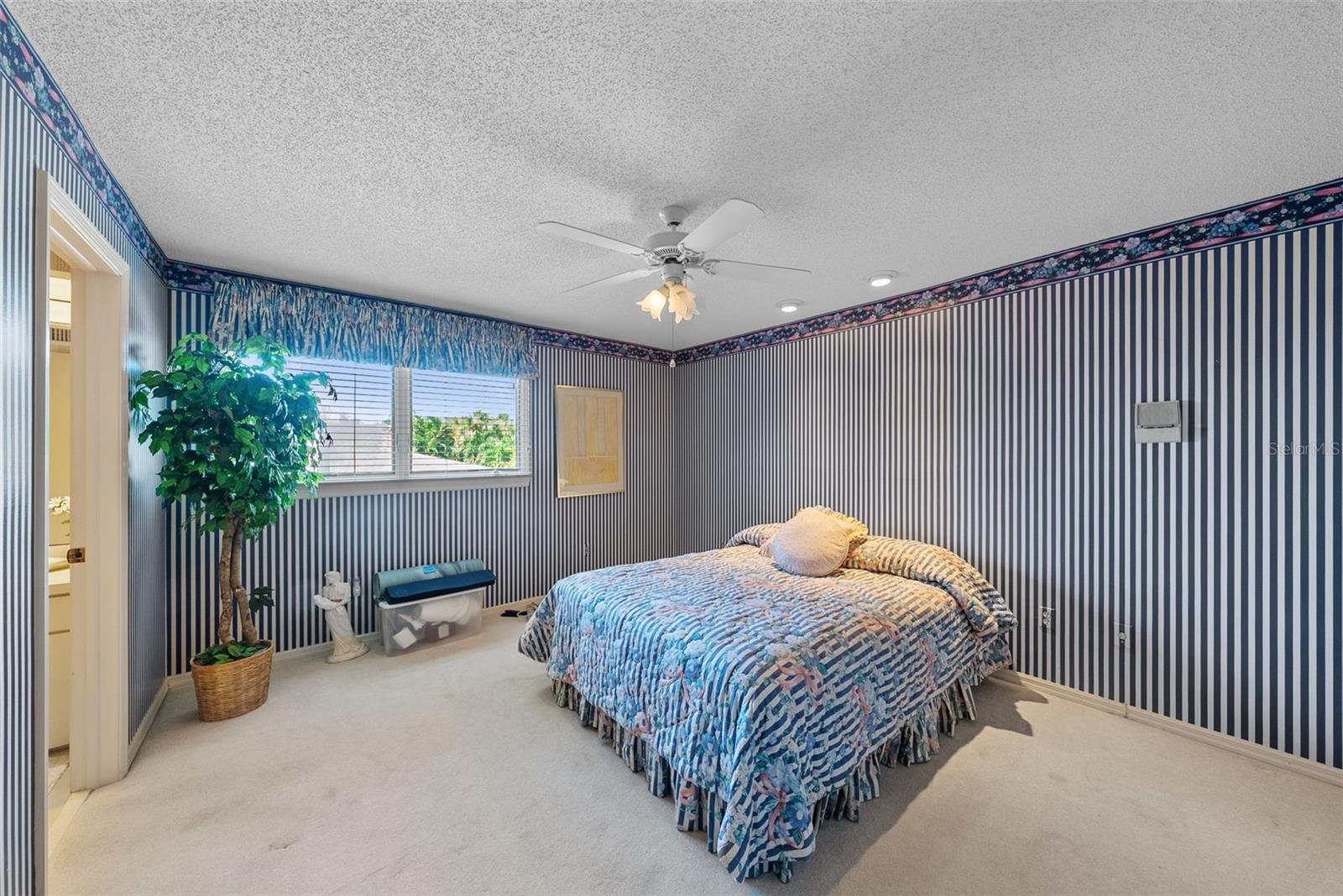 Listing photo id 44 for 4922 Bay Way Place