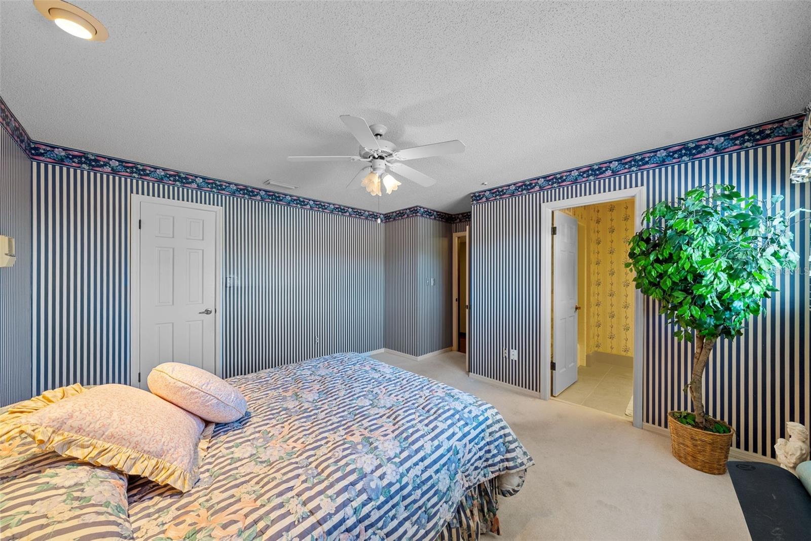 Listing photo id 45 for 4922 Bay Way Place