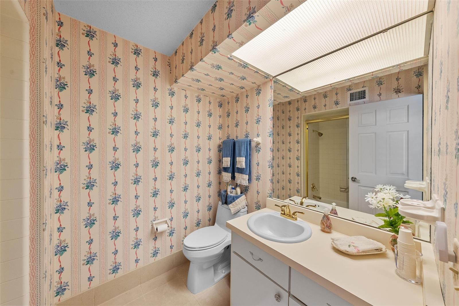 Listing photo id 46 for 4922 Bay Way Place