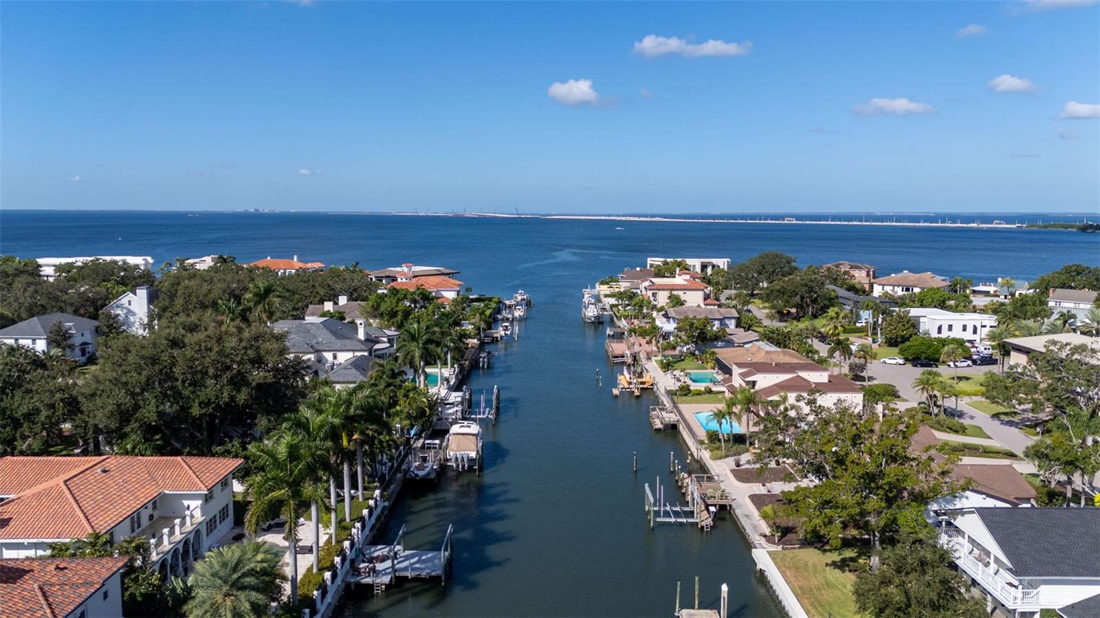 Listing photo id 3 for 4922 Bay Way Place