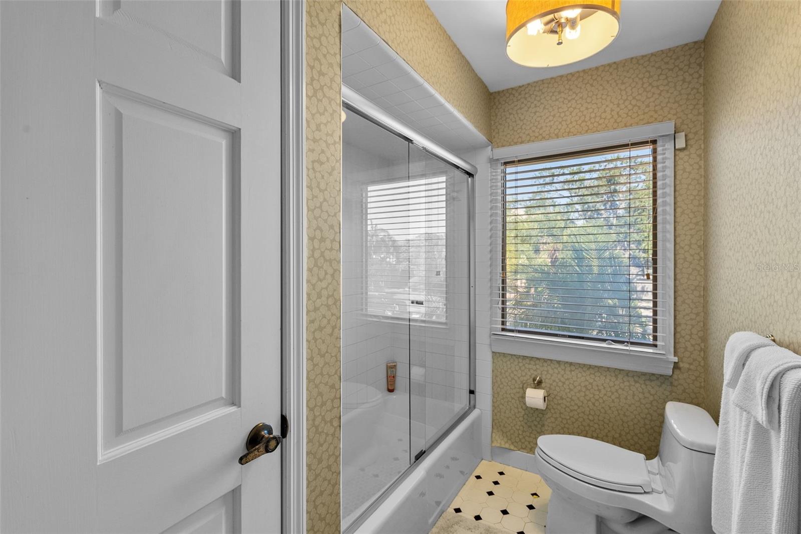 Listing photo id 50 for 4922 Bay Way Place