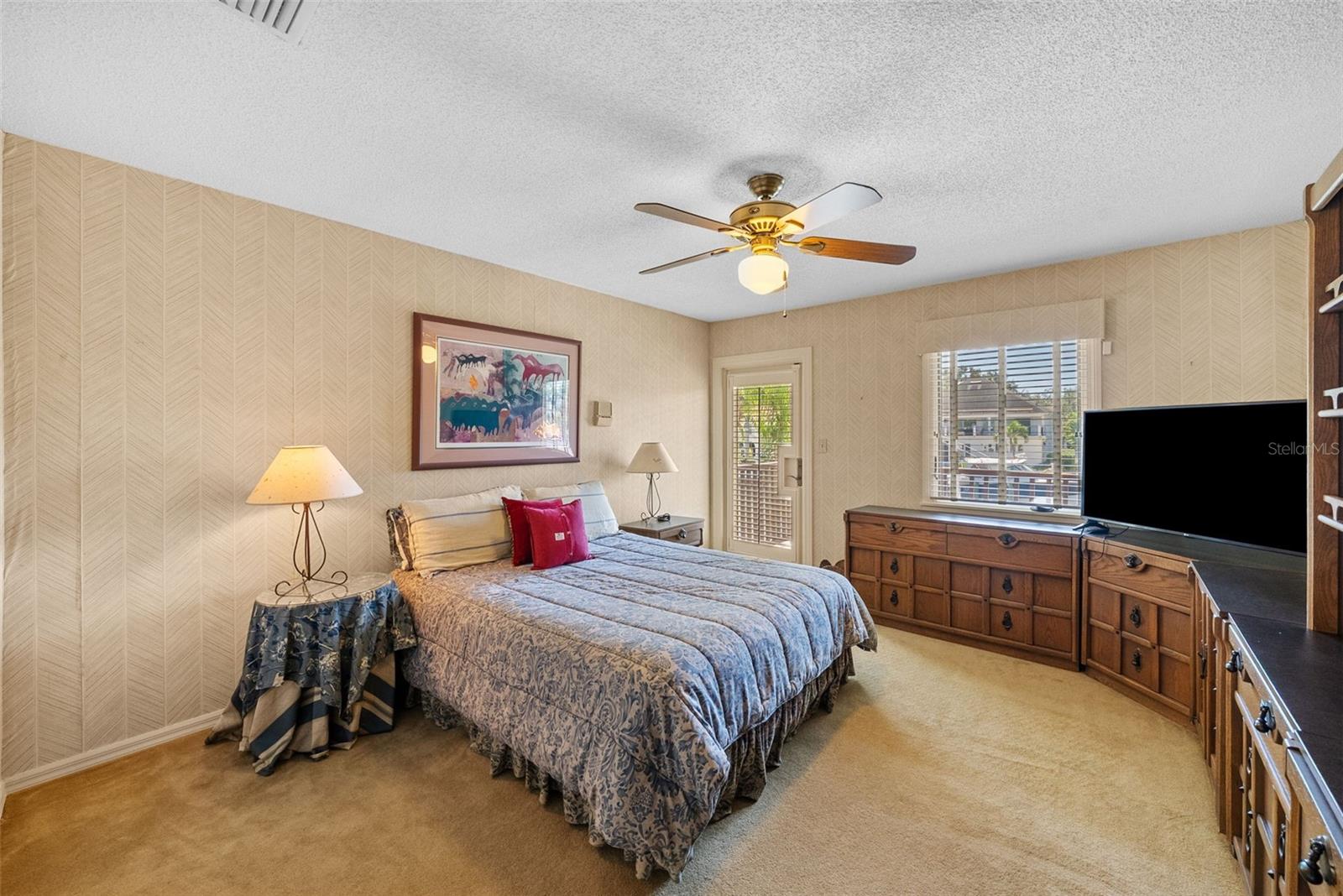 Listing photo id 53 for 4922 Bay Way Place