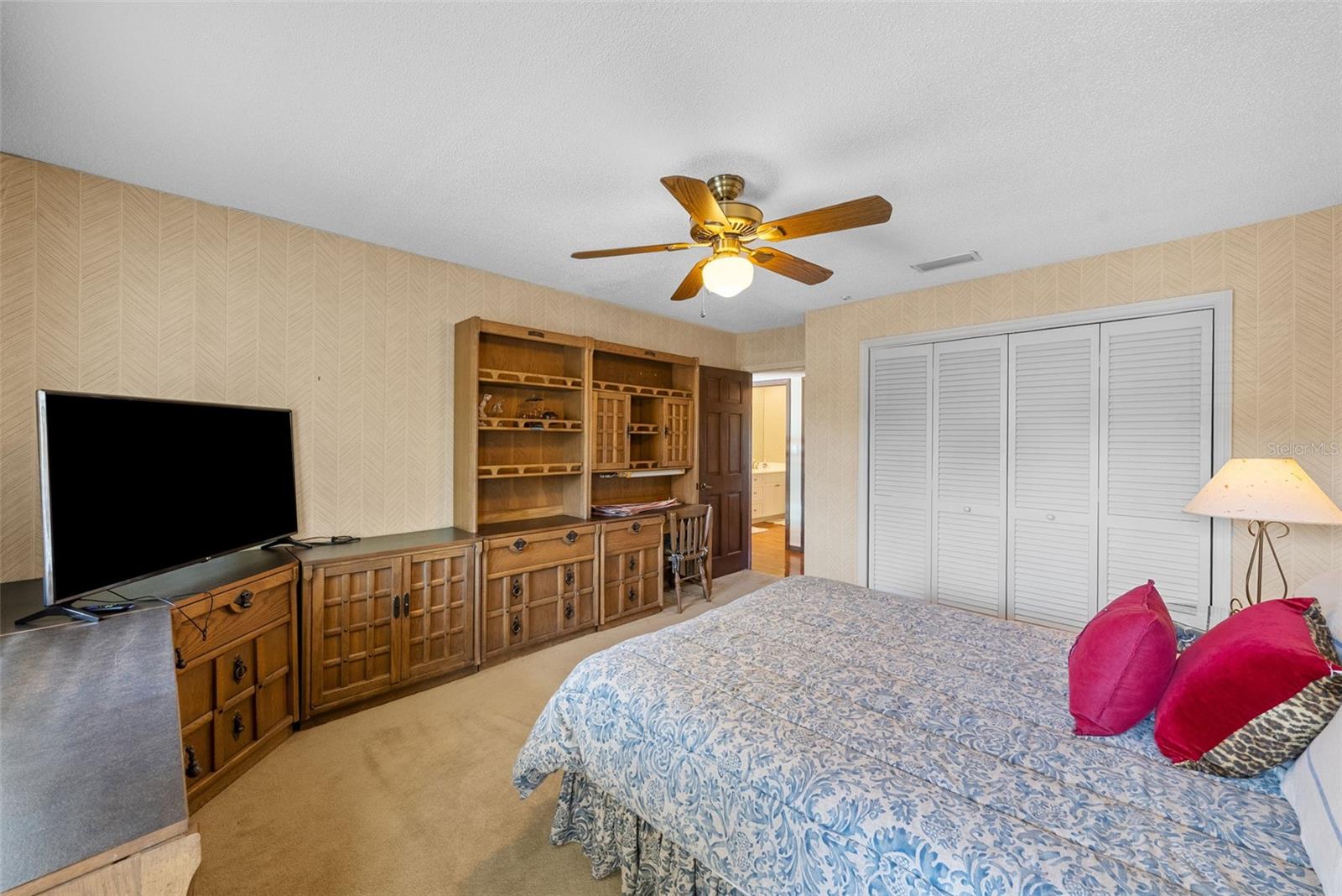 Listing photo id 54 for 4922 Bay Way Place