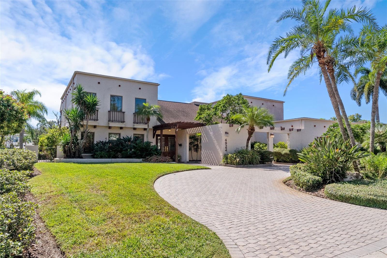 Listing photo id 69 for 4922 Bay Way Place