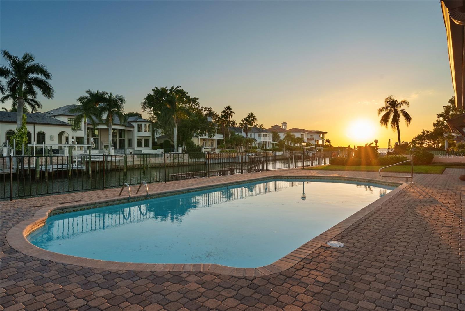 Listing photo id 72 for 4922 Bay Way Place