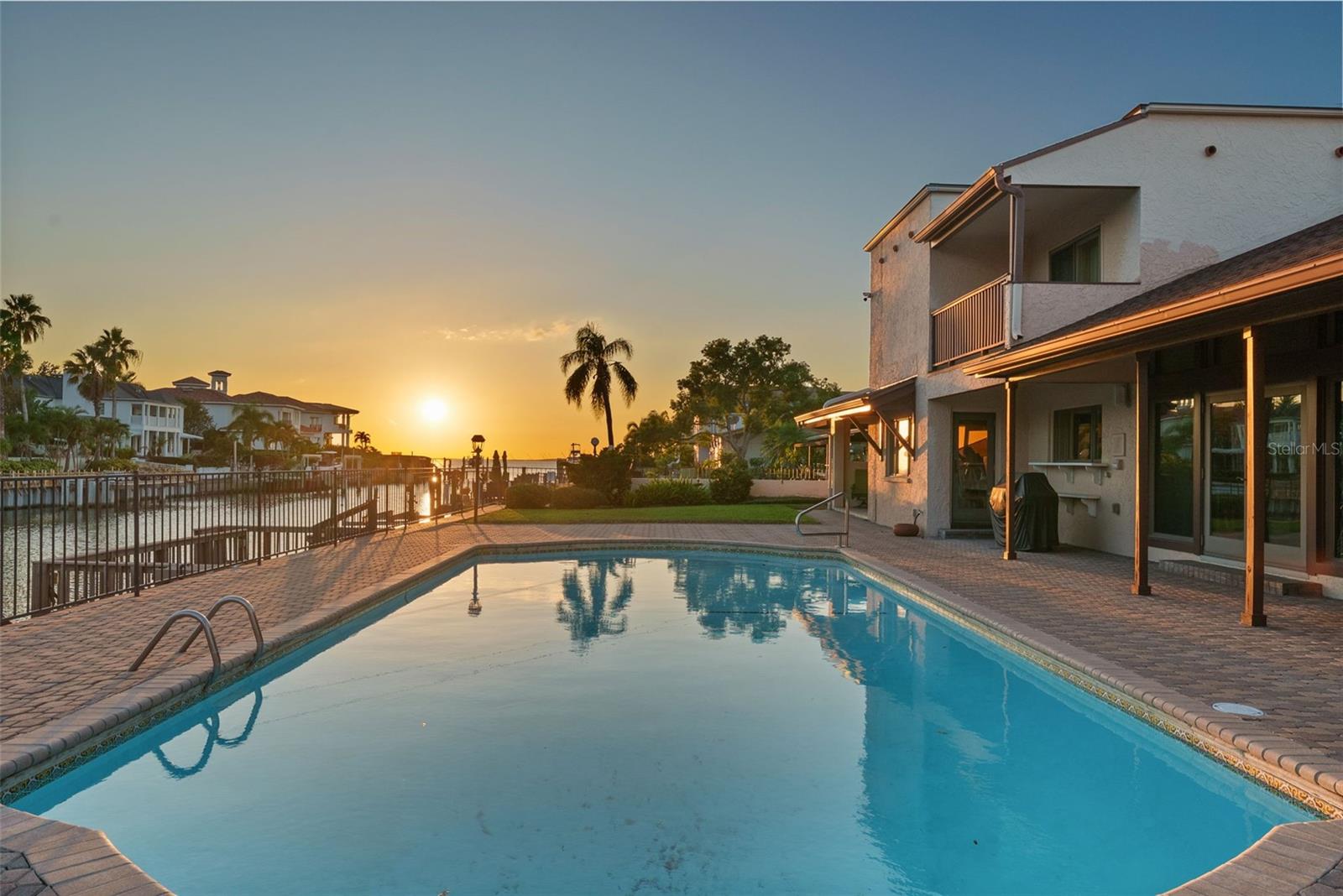 Listing photo id 73 for 4922 Bay Way Place