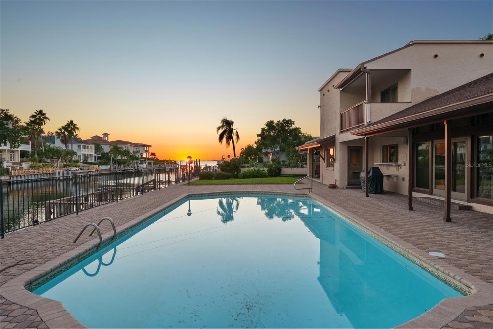 Listing photo id 76 for 4922 Bay Way Place