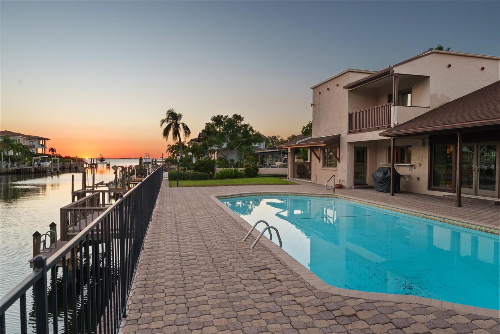 Listing photo id 77 for 4922 Bay Way Place