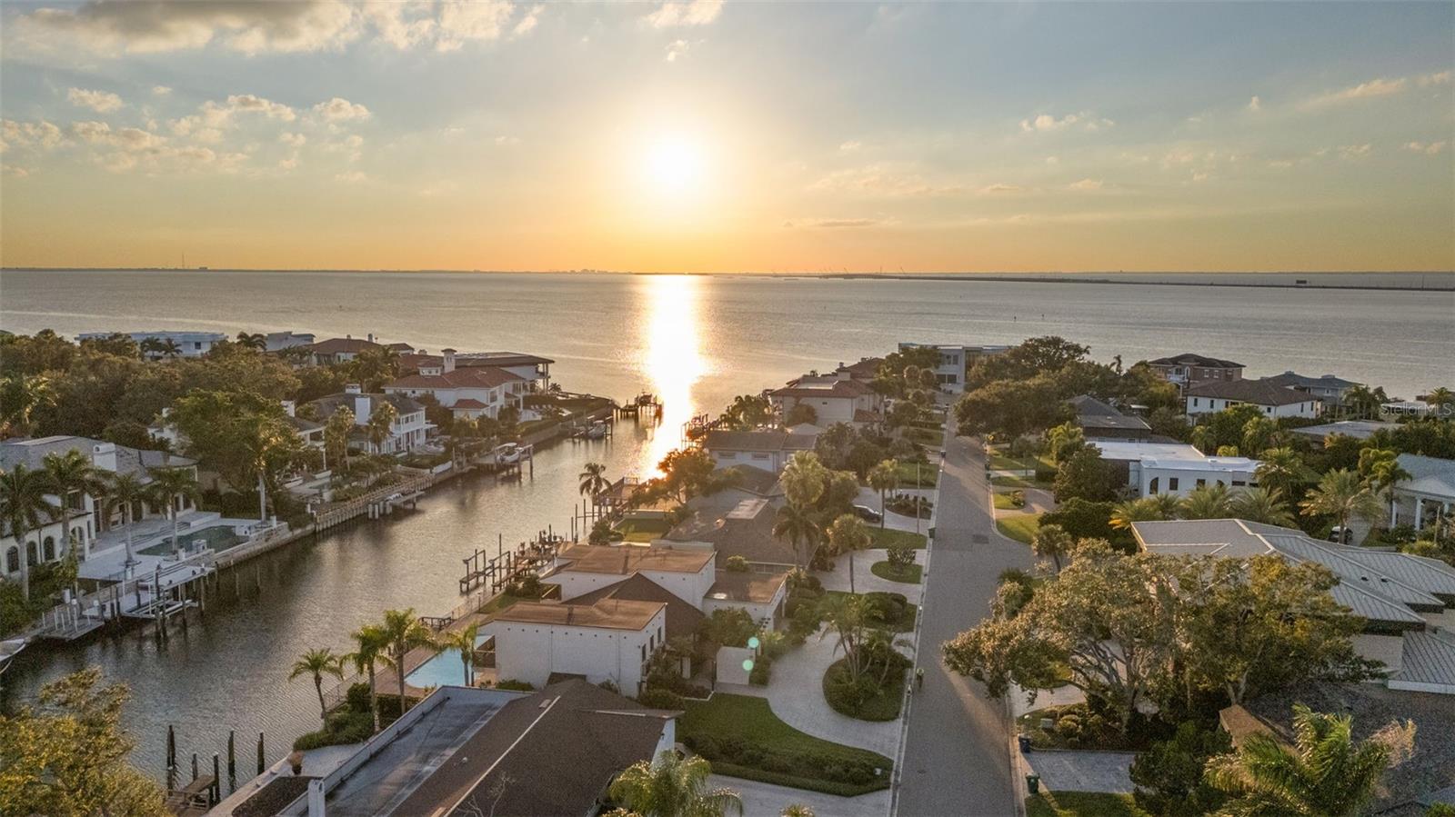 Listing photo id 82 for 4922 Bay Way Place