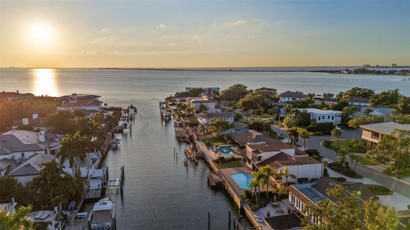 Listing photo id 84 for 4922 Bay Way Place