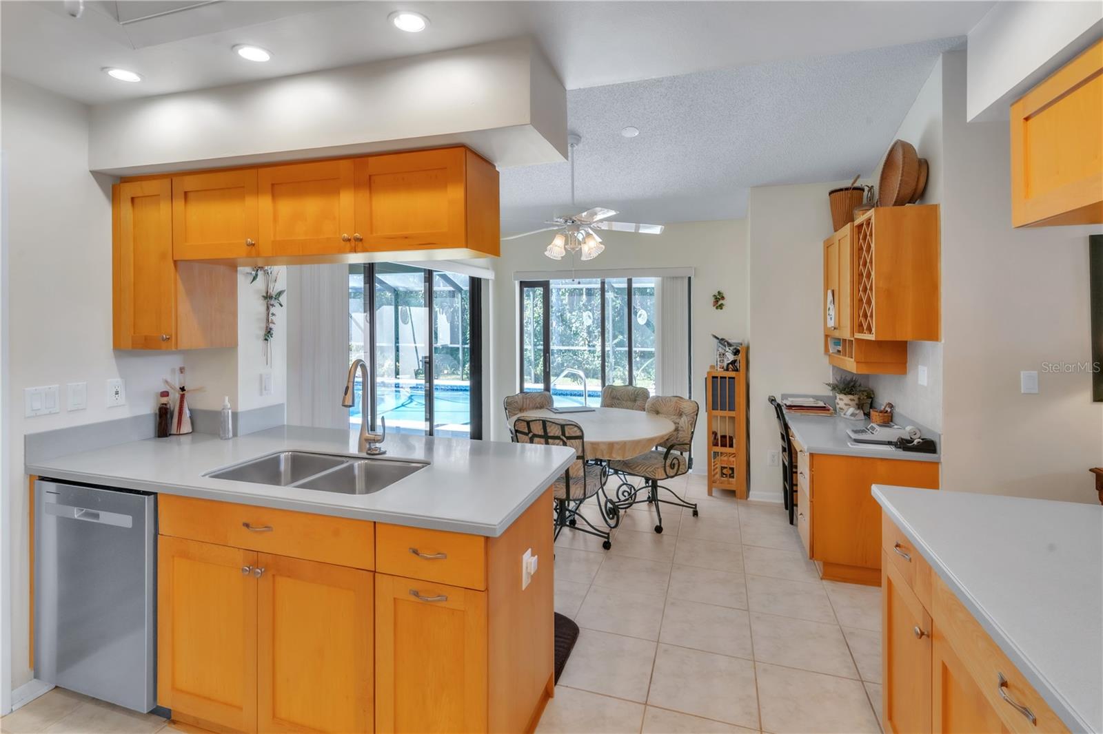 Image 18 of 60 For 3238 Glenridge Drive