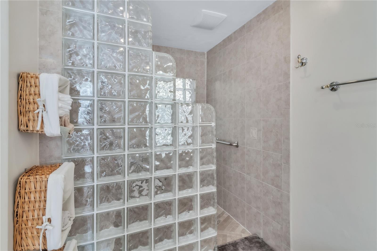 Image 31 of 60 For 3238 Glenridge Drive