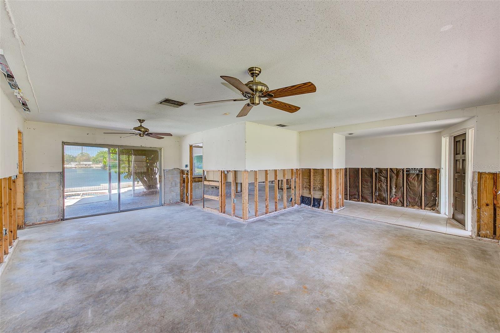 Image 10 of 48 For 2441 Roberta Lane