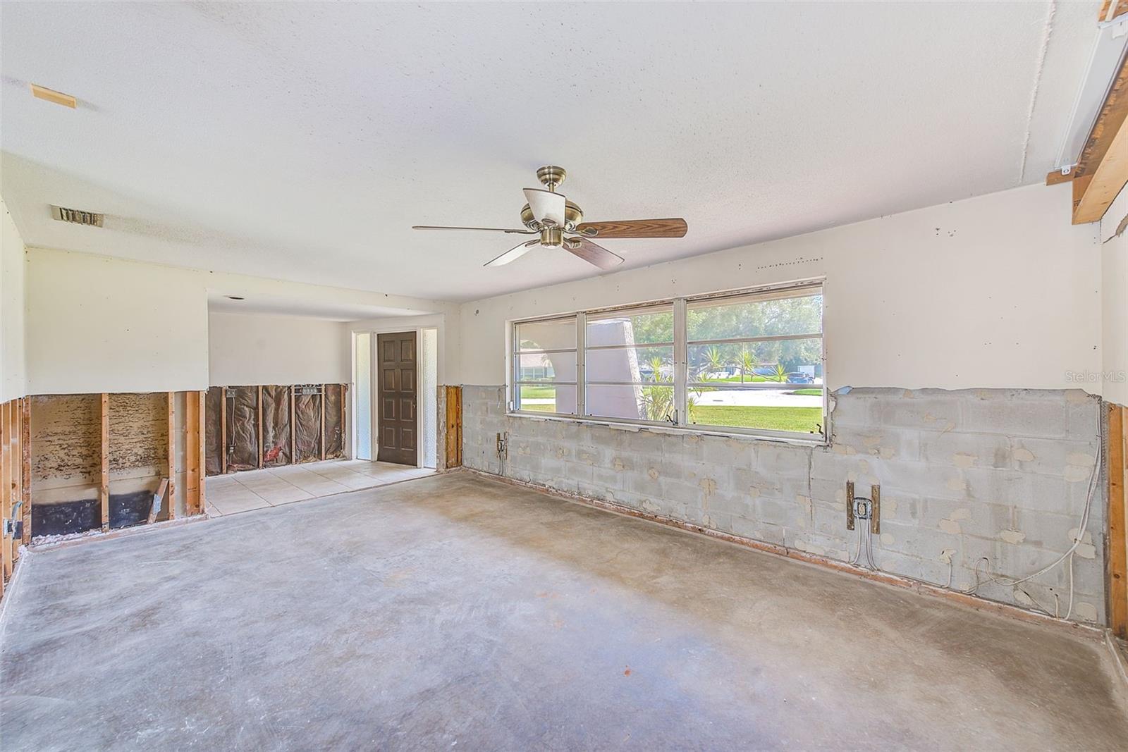 Image 11 of 48 For 2441 Roberta Lane