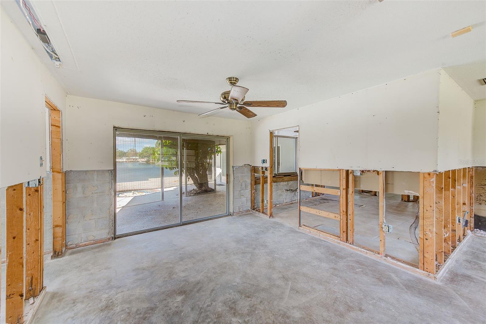 Image 12 of 48 For 2441 Roberta Lane
