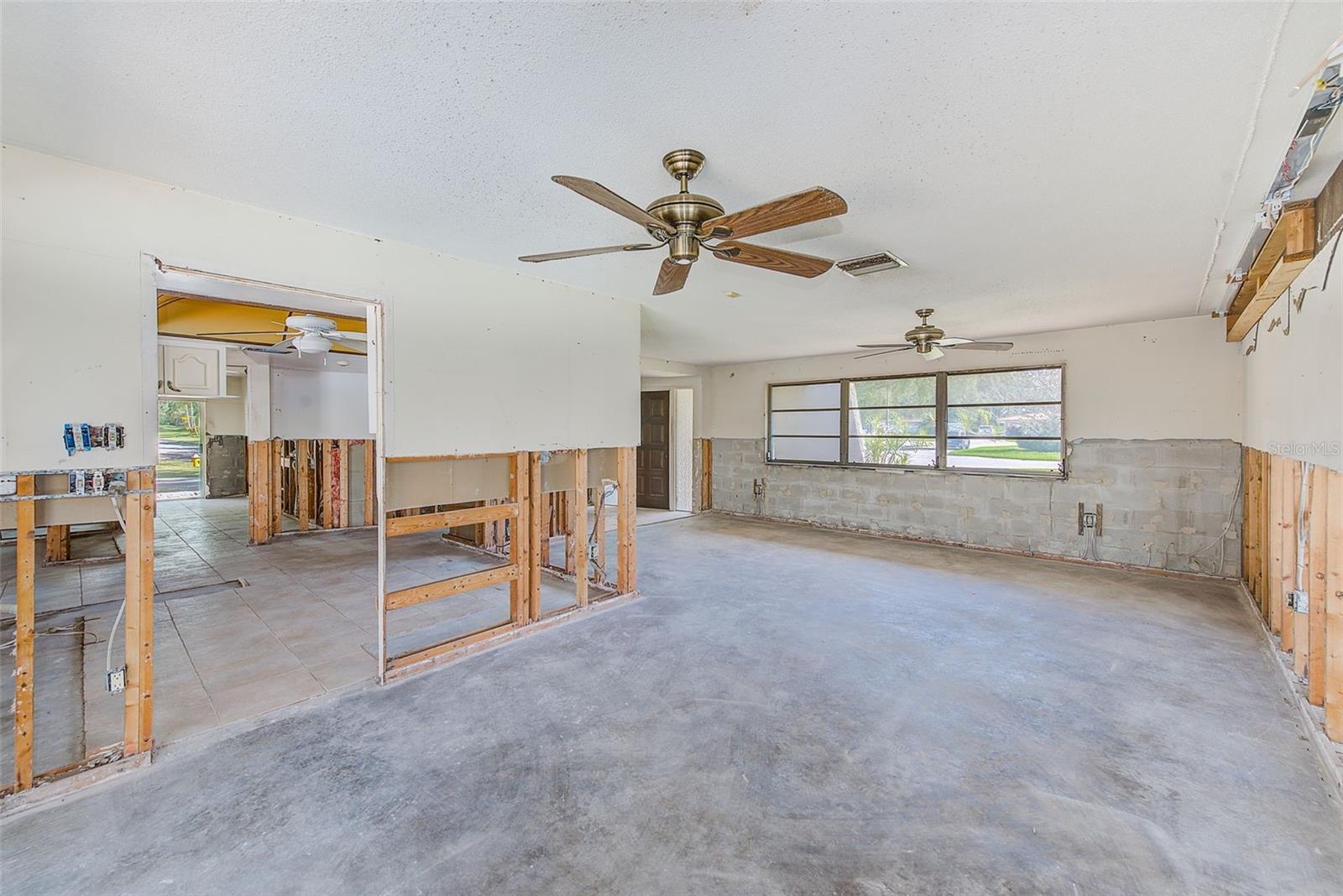 Image 13 of 48 For 2441 Roberta Lane
