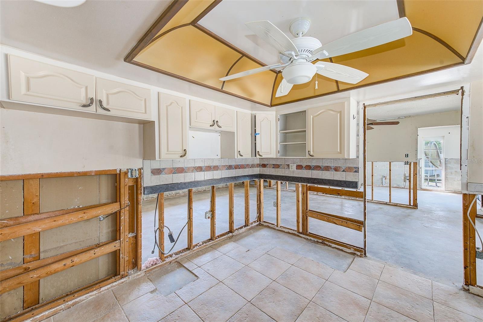 Image 16 of 48 For 2441 Roberta Lane