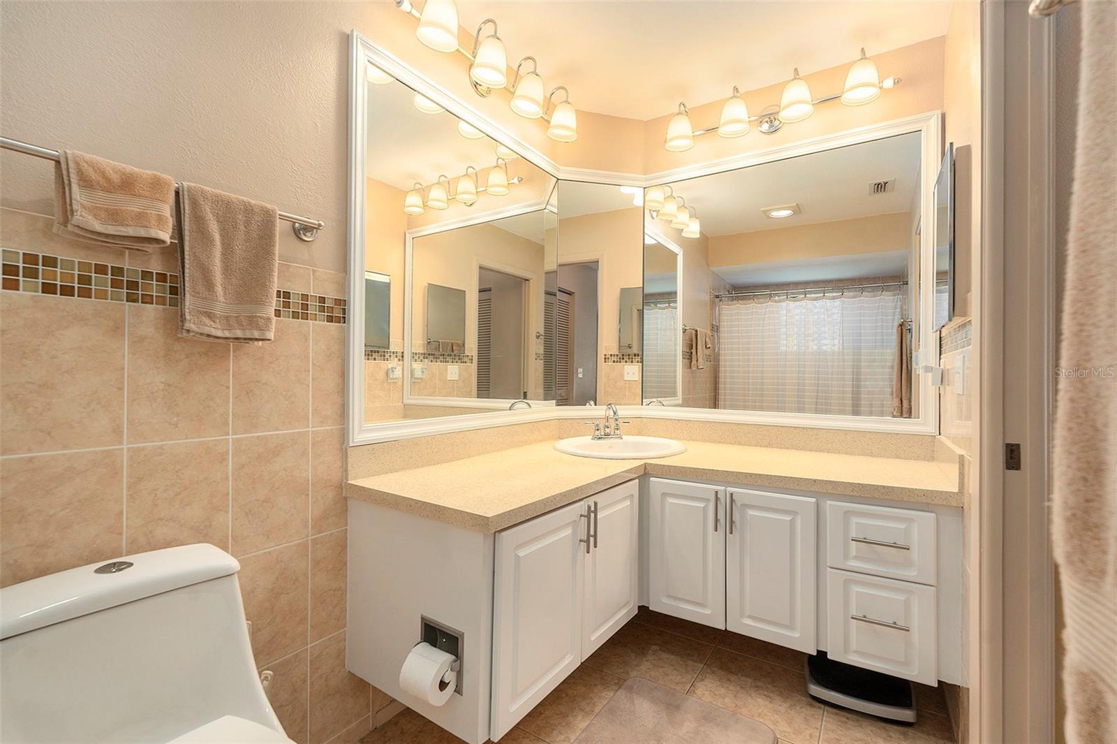 Image 26 of 33 For 4421 Plumosa Street