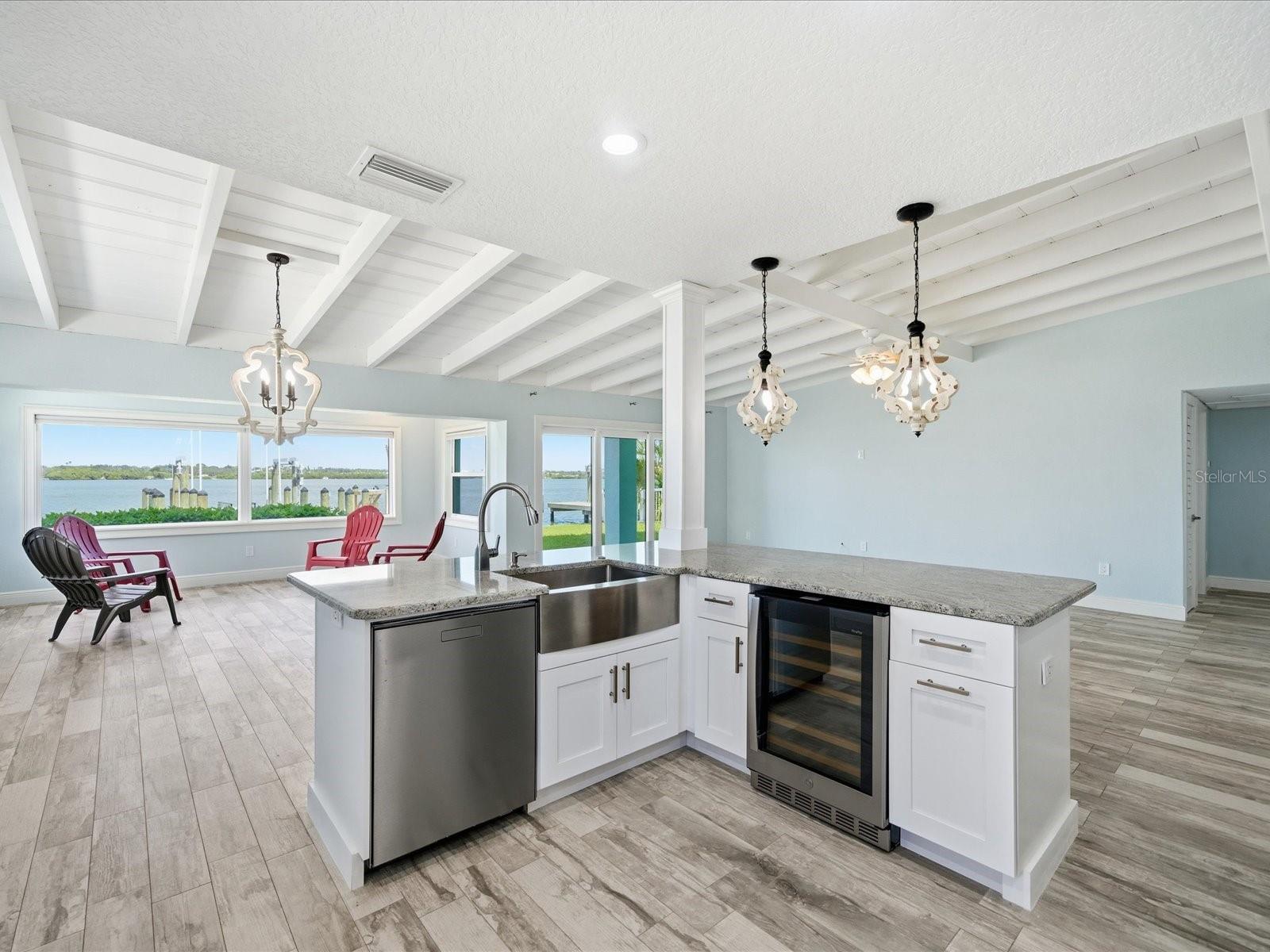 Image 18 of 67 For 828 Bay Point Drive