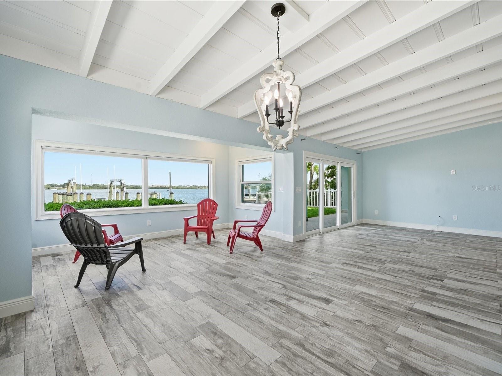 Image 22 of 67 For 828 Bay Point Drive