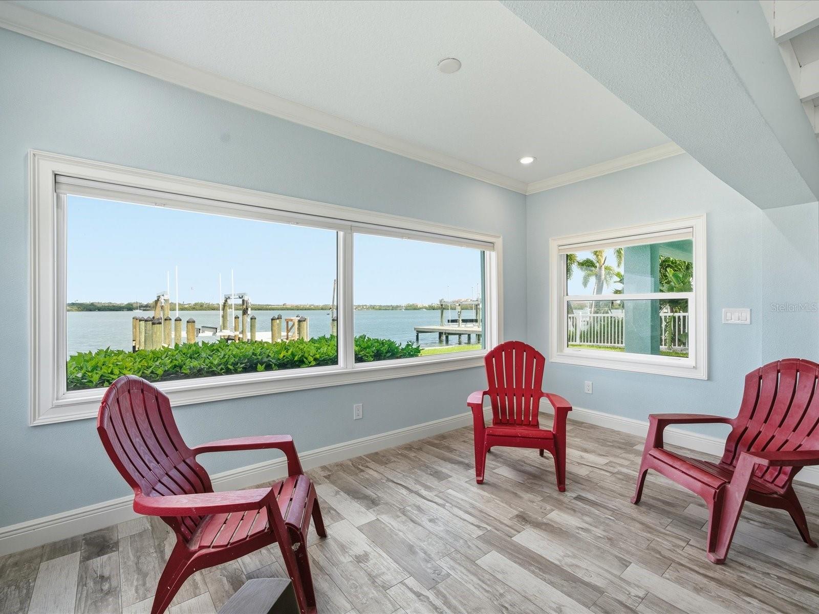 Image 26 of 67 For 828 Bay Point Drive