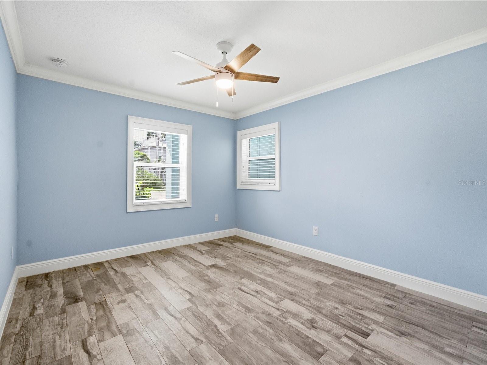 Image 34 of 67 For 828 Bay Point Drive