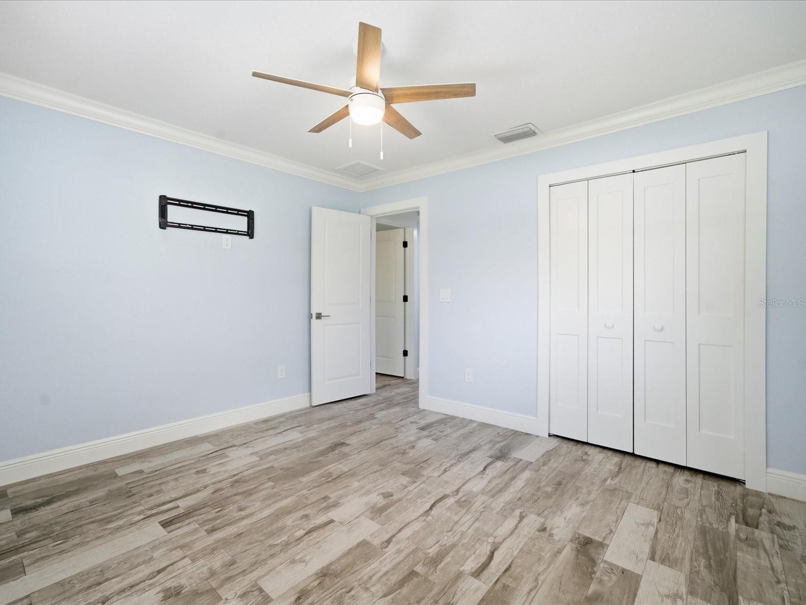 Image 39 of 67 For 828 Bay Point Drive