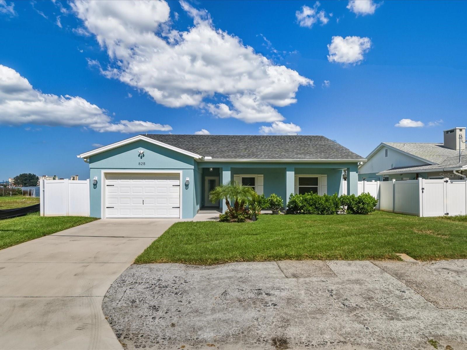 Image 4 of 67 For 828 Bay Point Drive