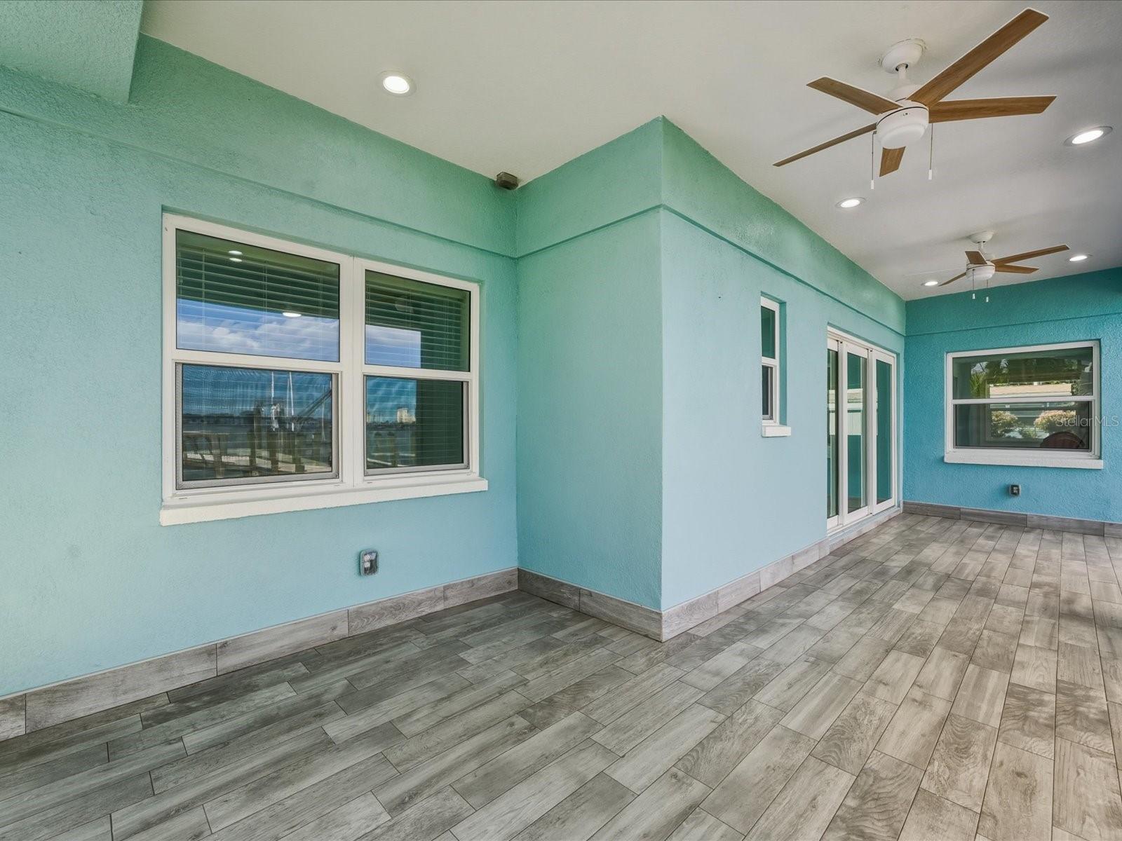 Image 41 of 67 For 828 Bay Point Drive