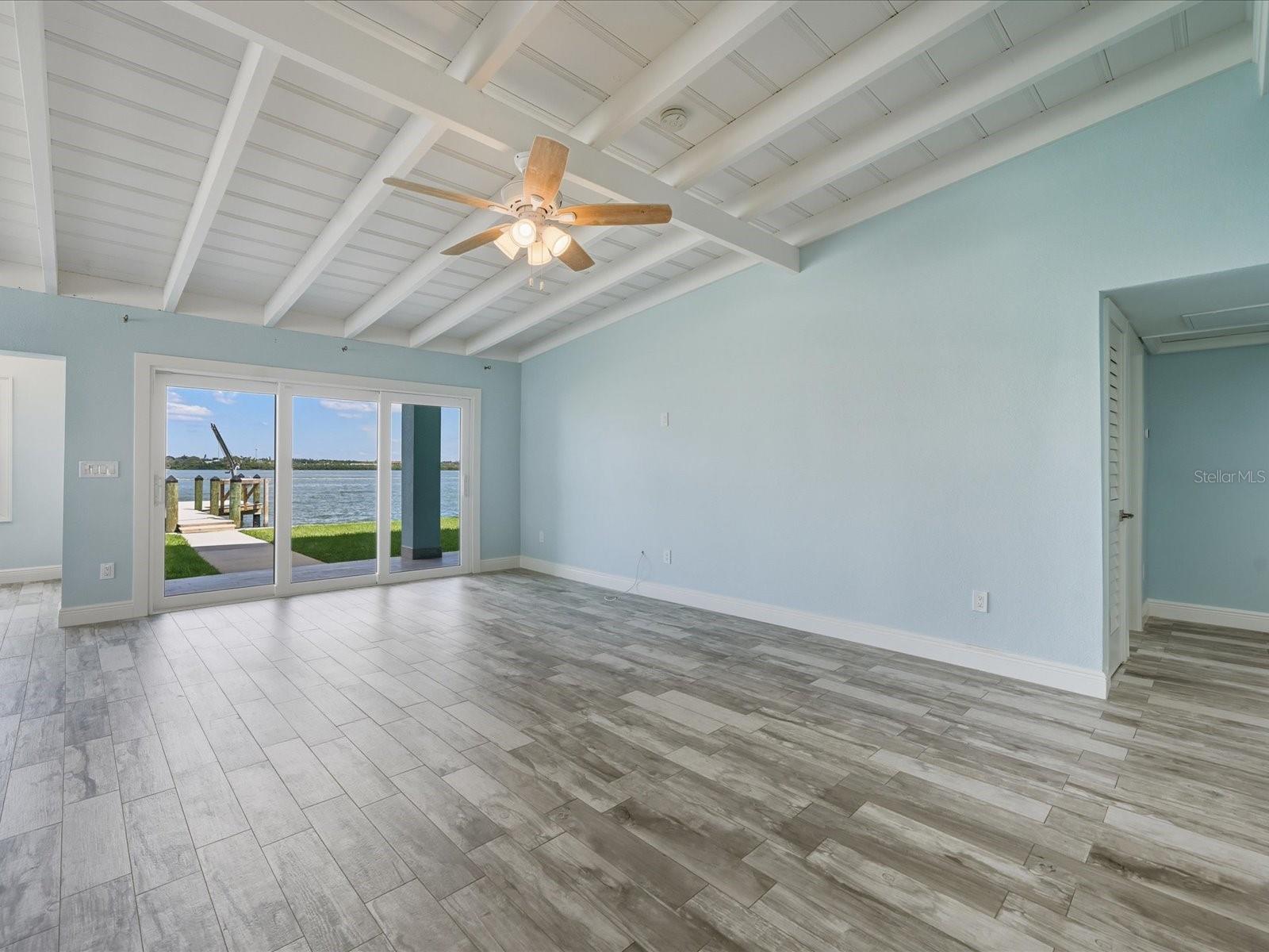 Image 9 of 67 For 828 Bay Point Drive