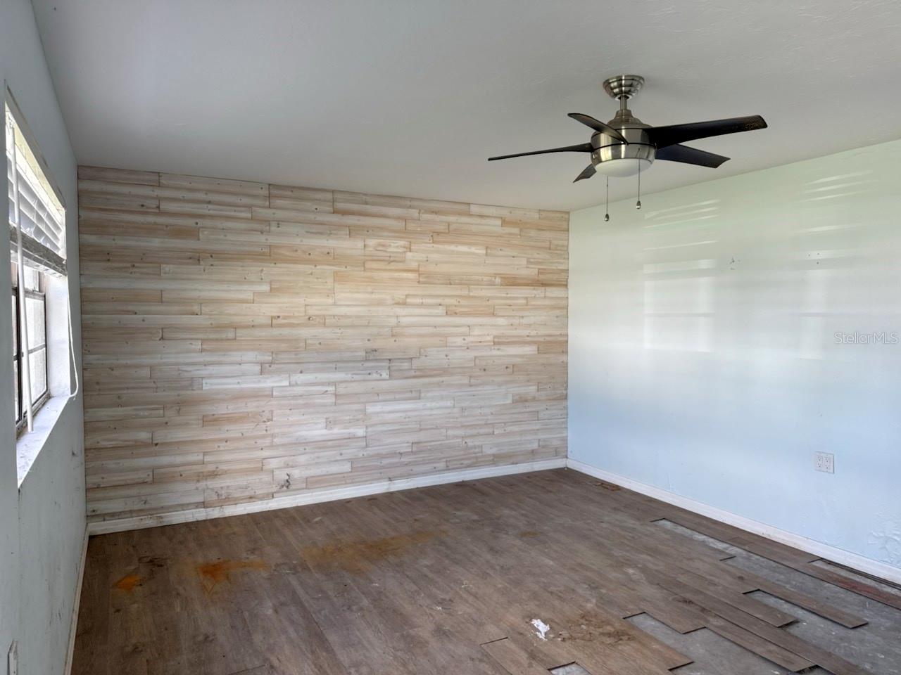 Image 7 of 15 For 711 47th Street W