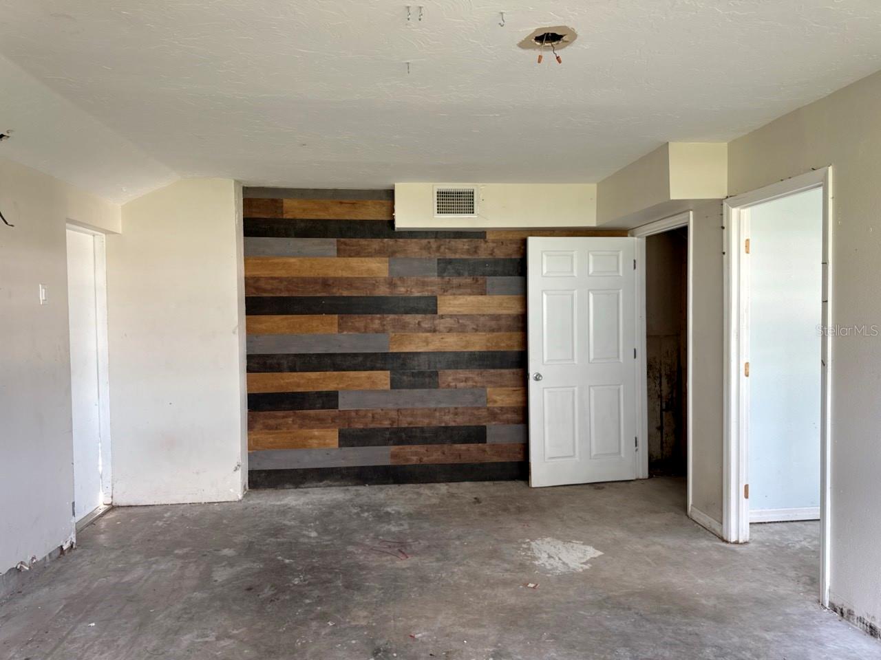 Image 8 of 15 For 711 47th Street W