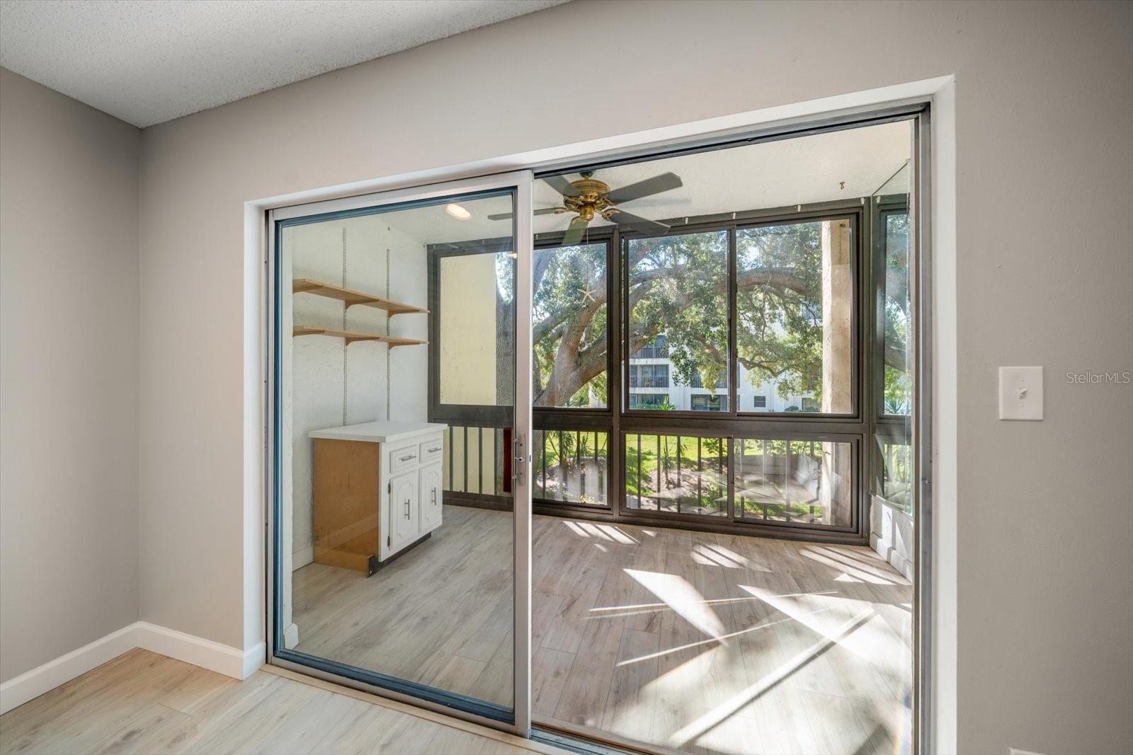 Image 10 of 41 For 11485 Oakhurst Road 1100-206