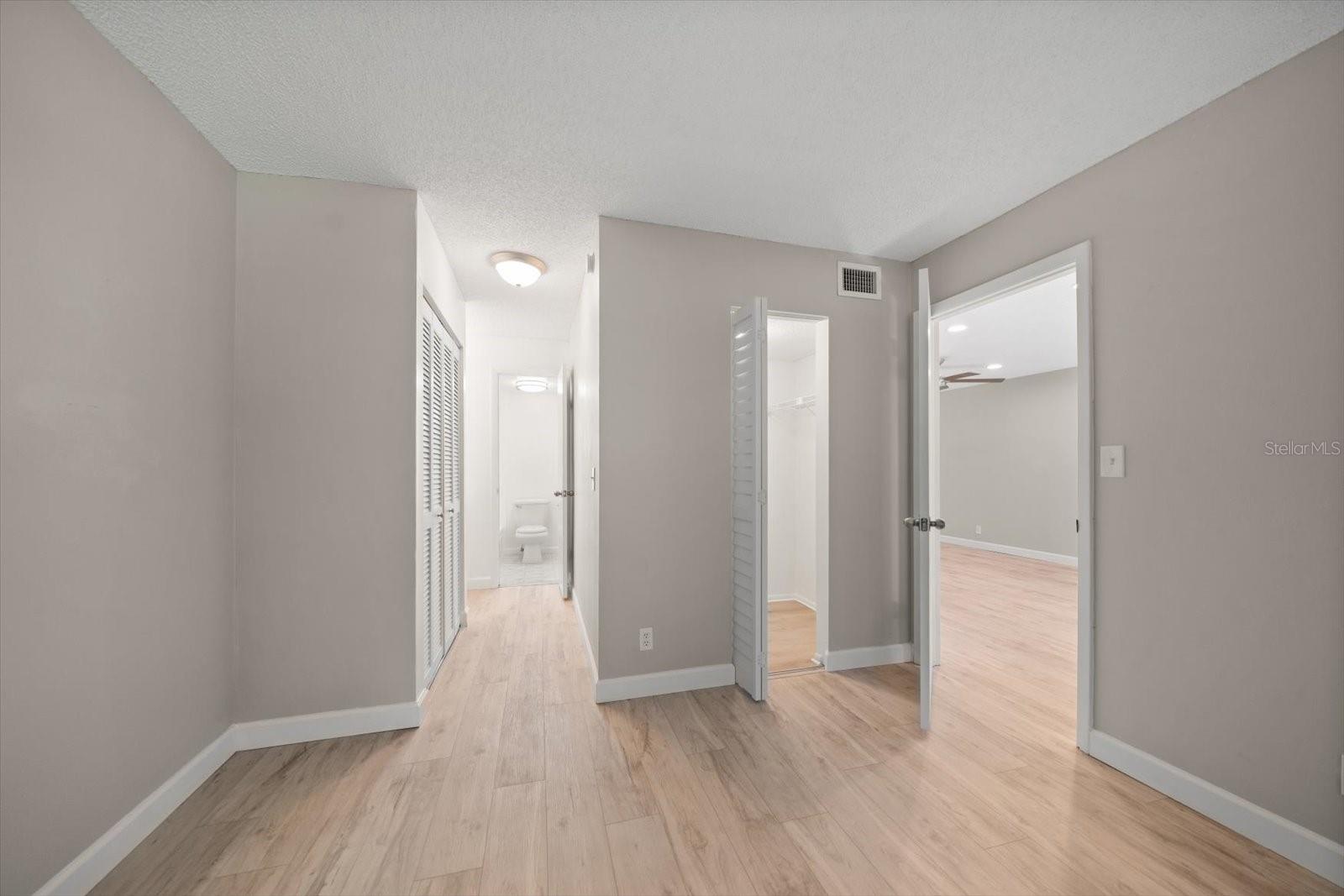 Image 13 of 41 For 11485 Oakhurst Road 1100-206