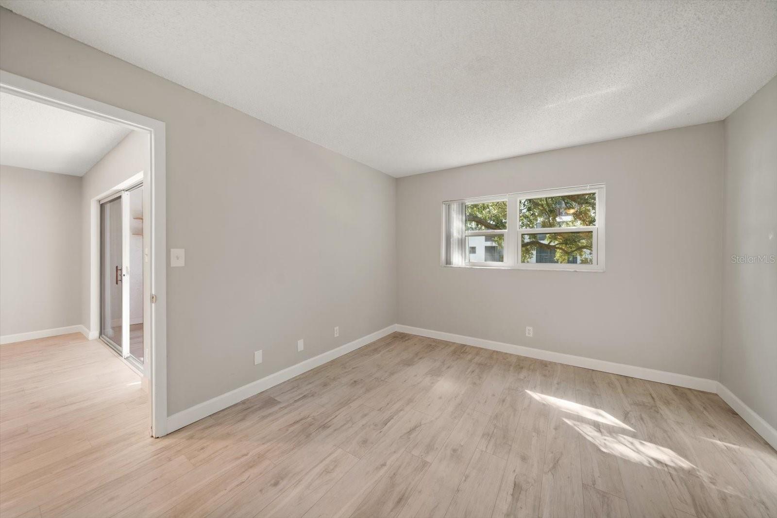 Image 14 of 41 For 11485 Oakhurst Road 1100-206