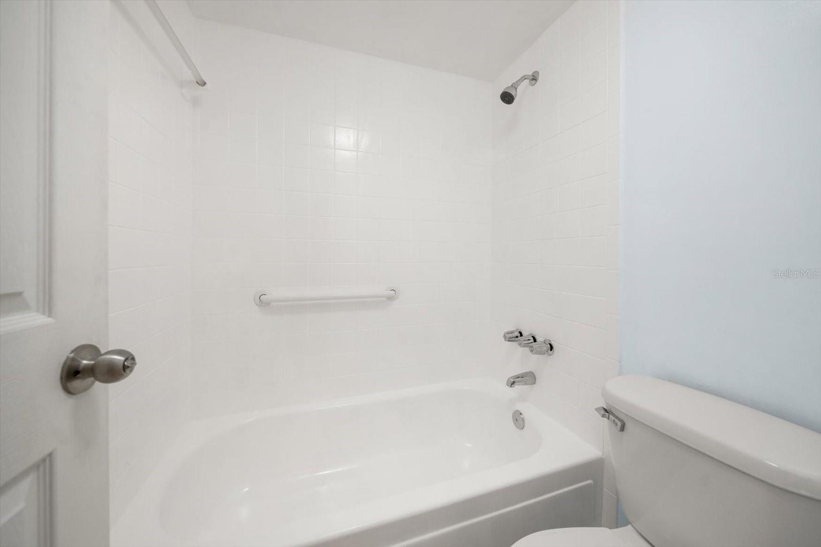 Image 18 of 41 For 11485 Oakhurst Road 1100-206