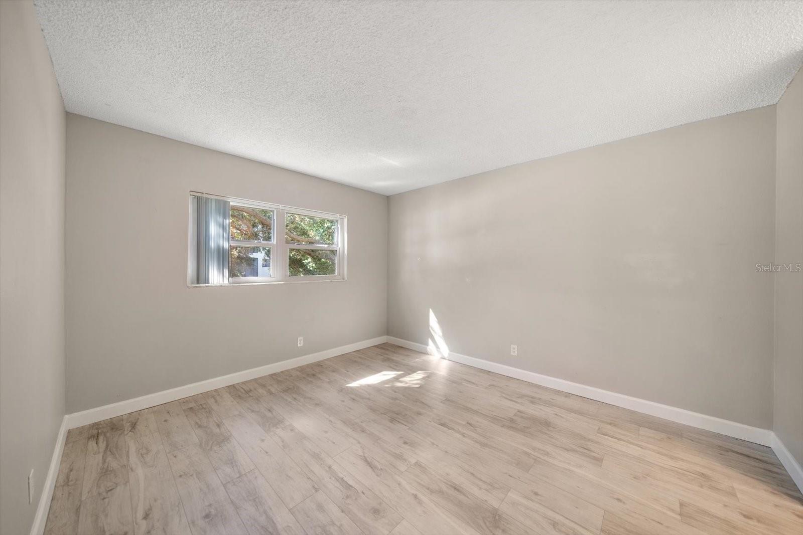 Image 19 of 41 For 11485 Oakhurst Road 1100-206