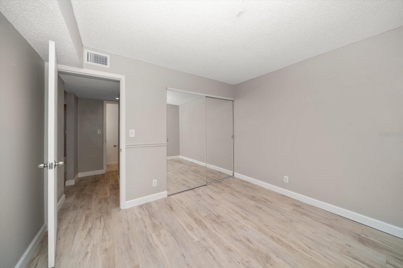 Image 21 of 41 For 11485 Oakhurst Road 1100-206