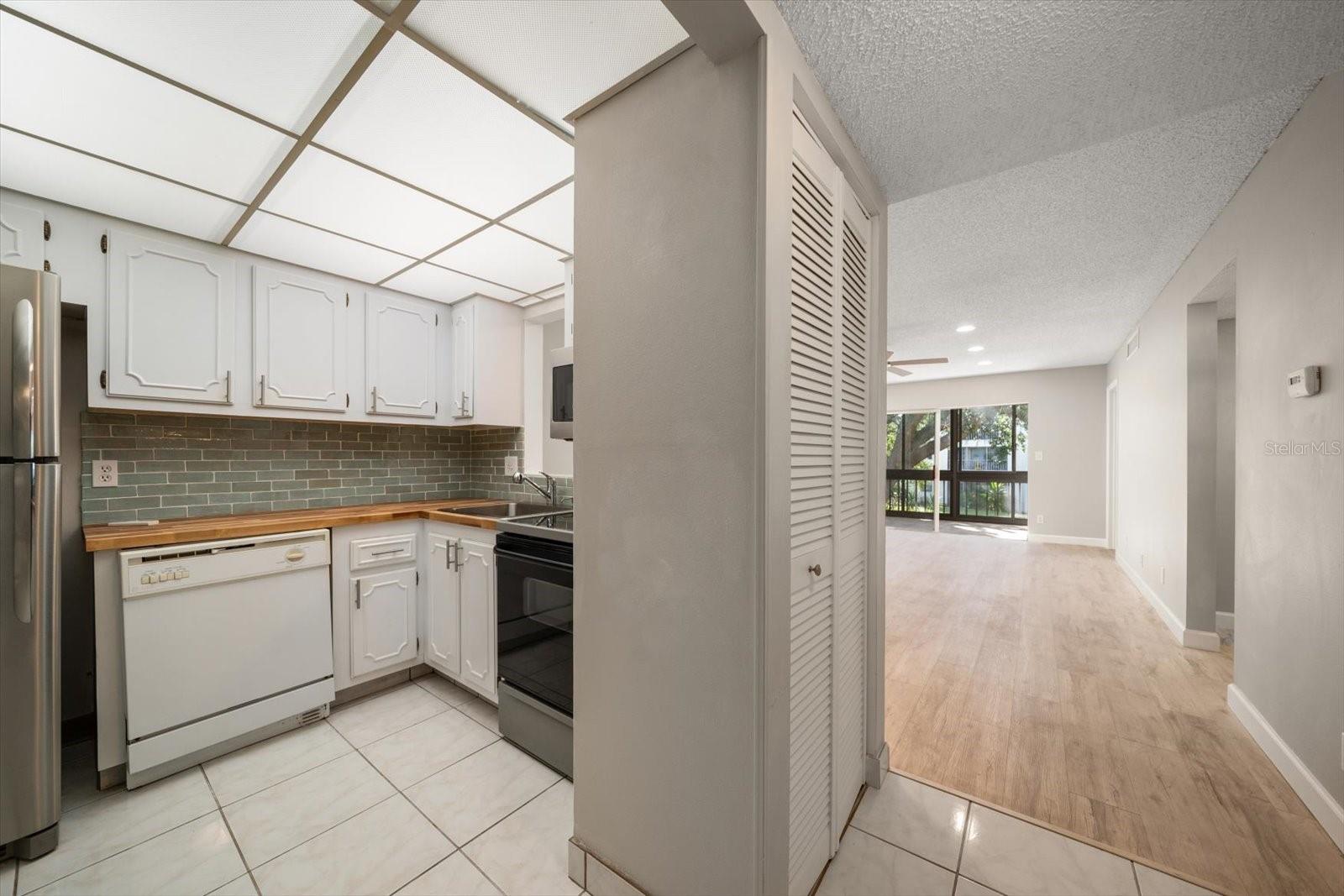 Image 3 of 41 For 11485 Oakhurst Road 1100-206