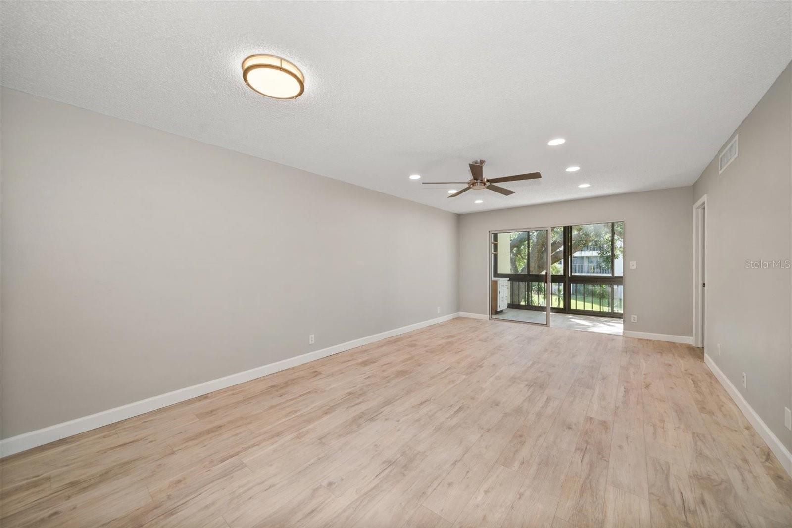 Image 9 of 41 For 11485 Oakhurst Road 1100-206