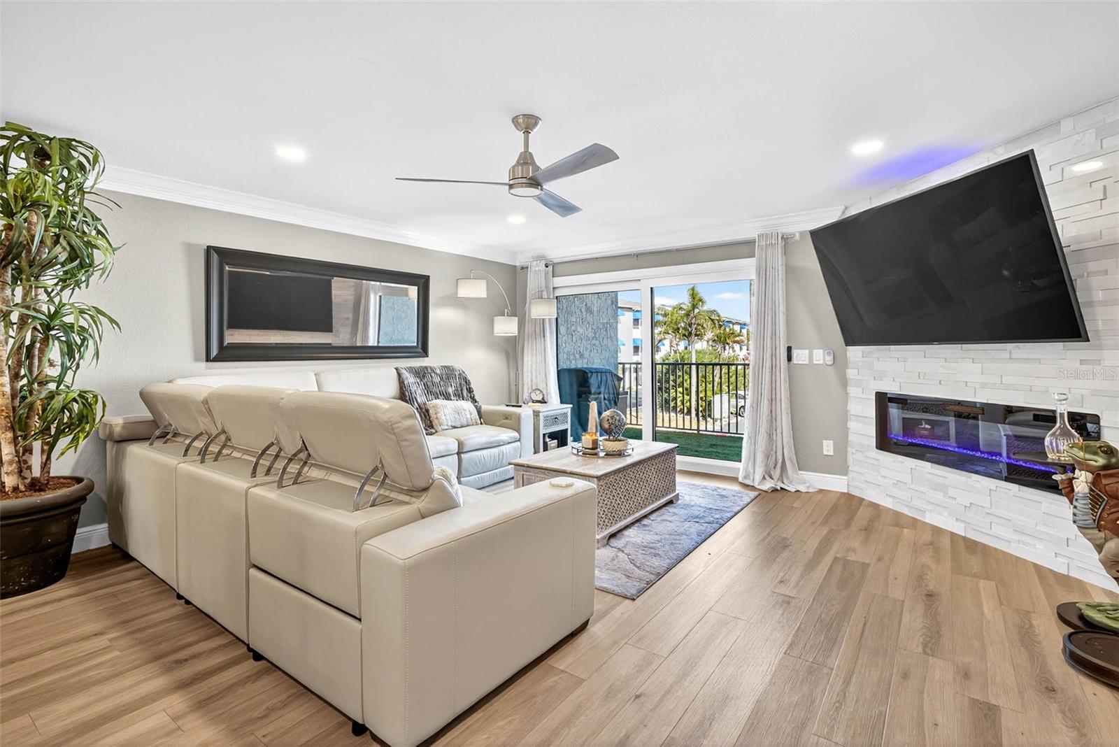 Image 18 of 61 For 745 Pinellas Bayway S 302