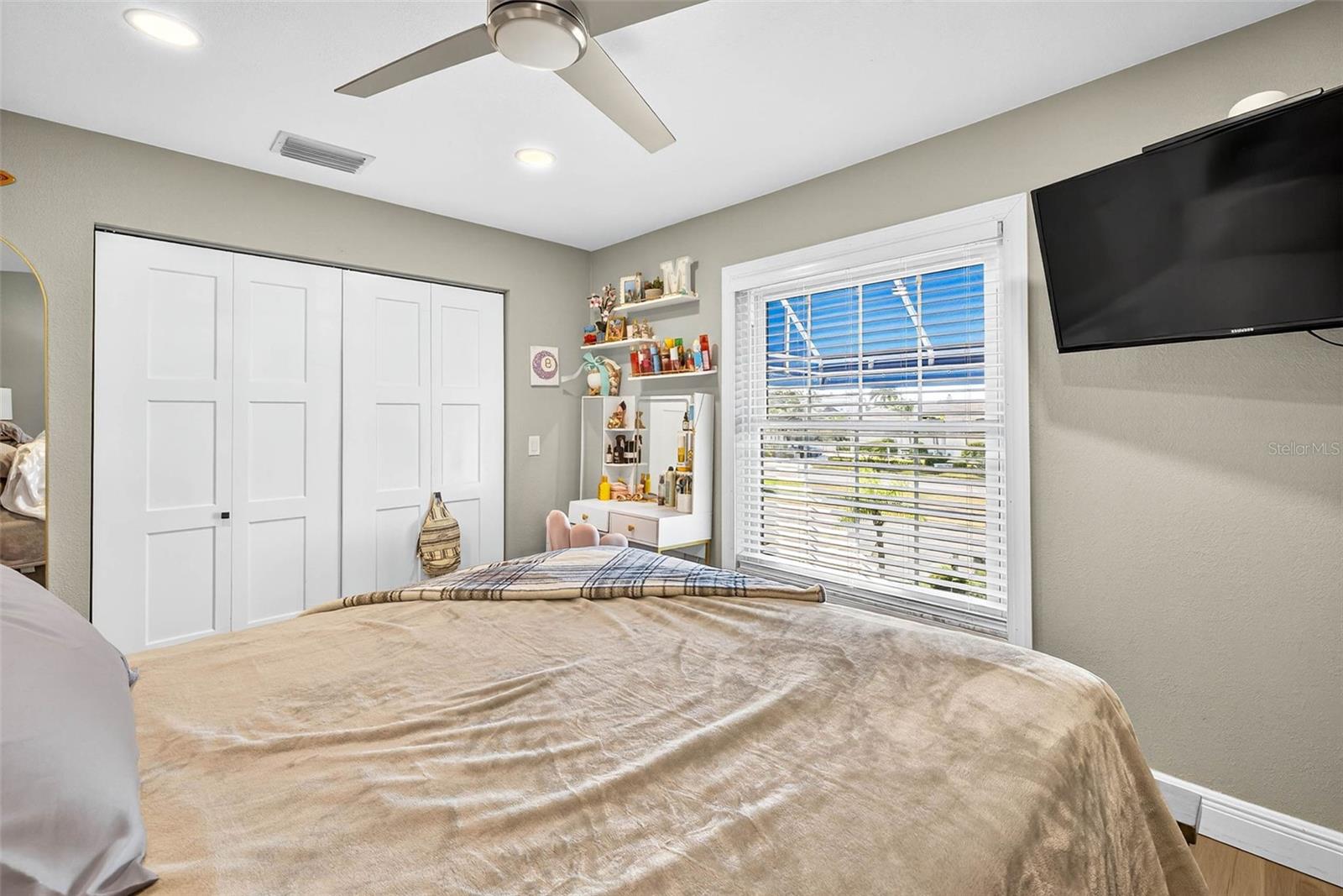 Image 28 of 61 For 745 Pinellas Bayway S 302