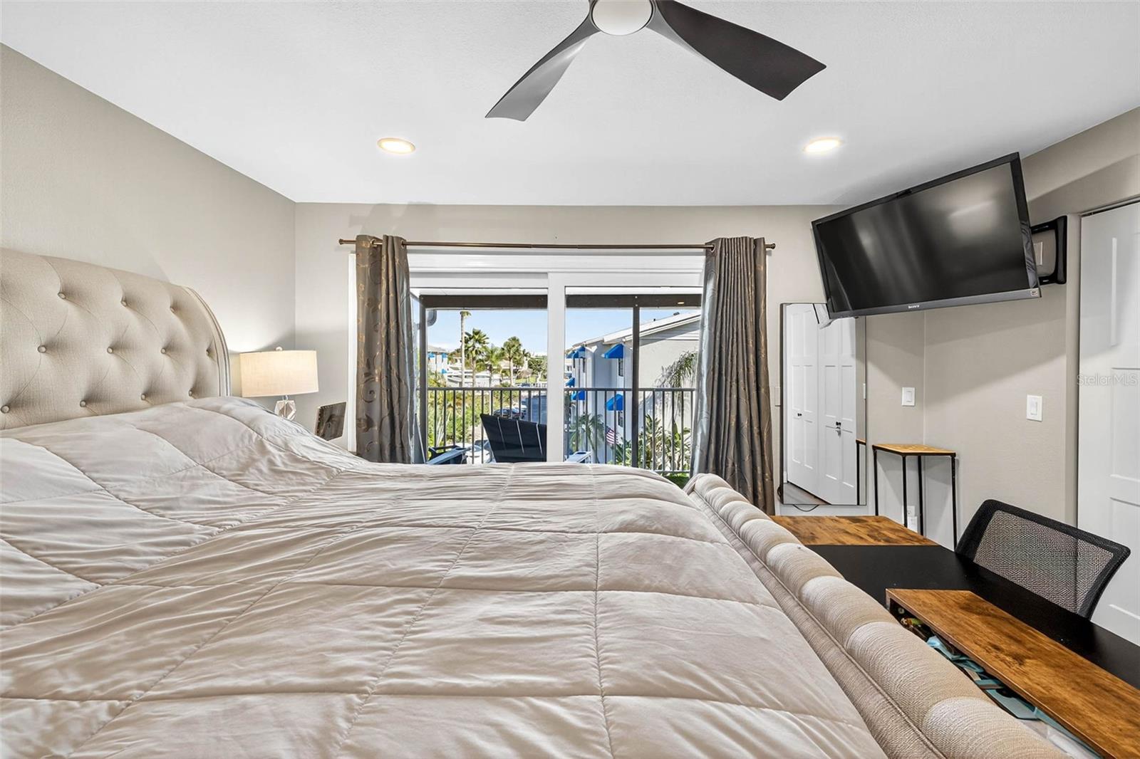 Image 33 of 61 For 745 Pinellas Bayway S 302