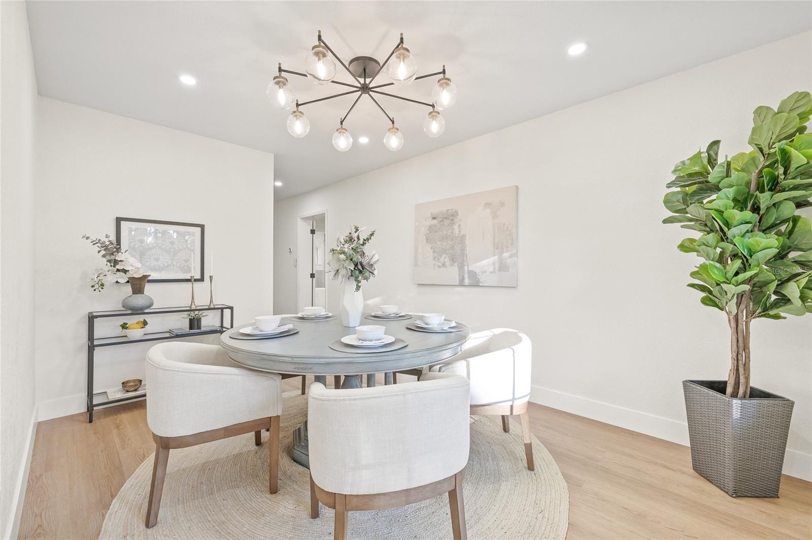 Image 18 of 72 For 2615 Desoto Way S