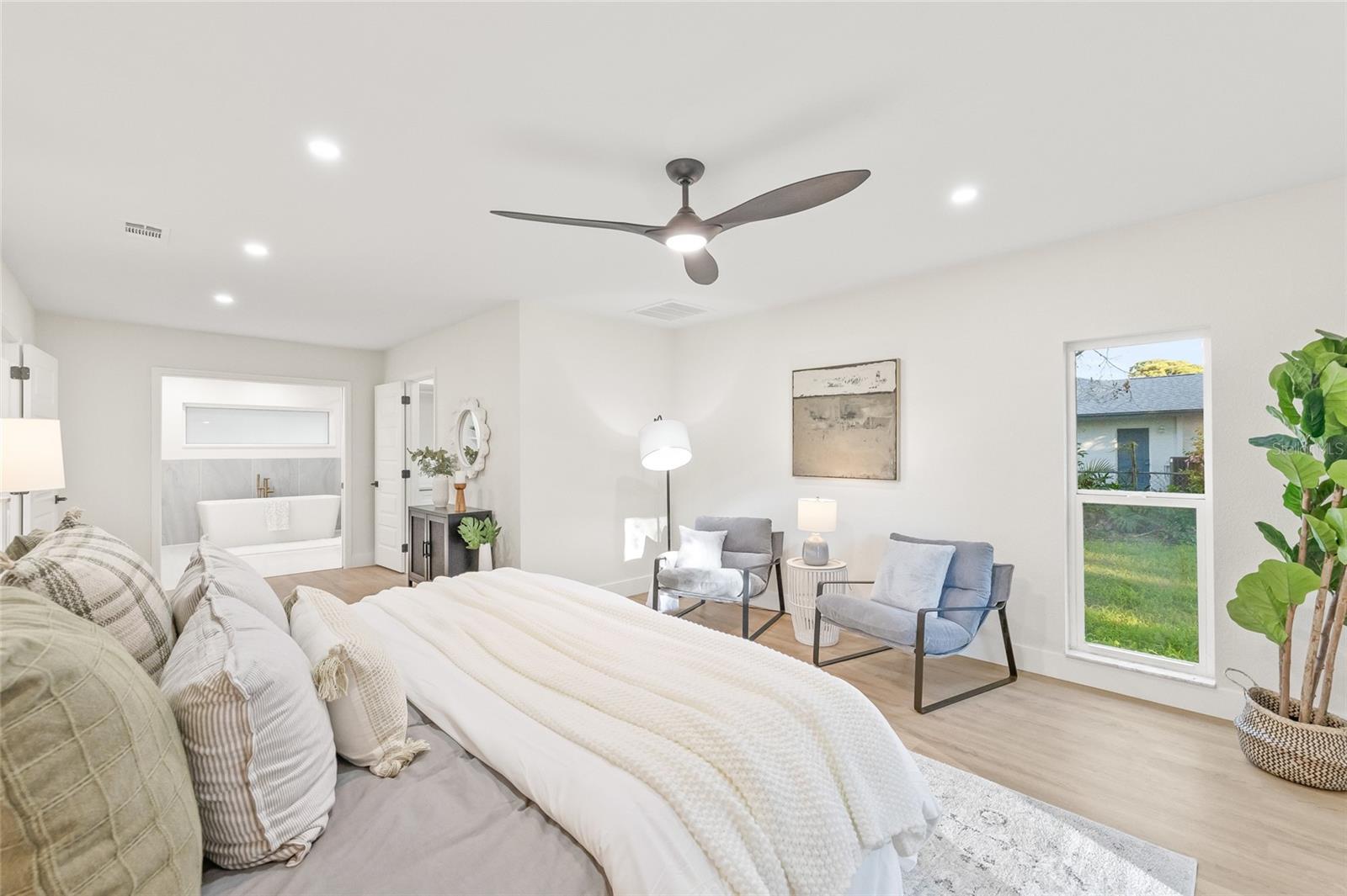 Image 23 of 72 For 2615 Desoto Way S