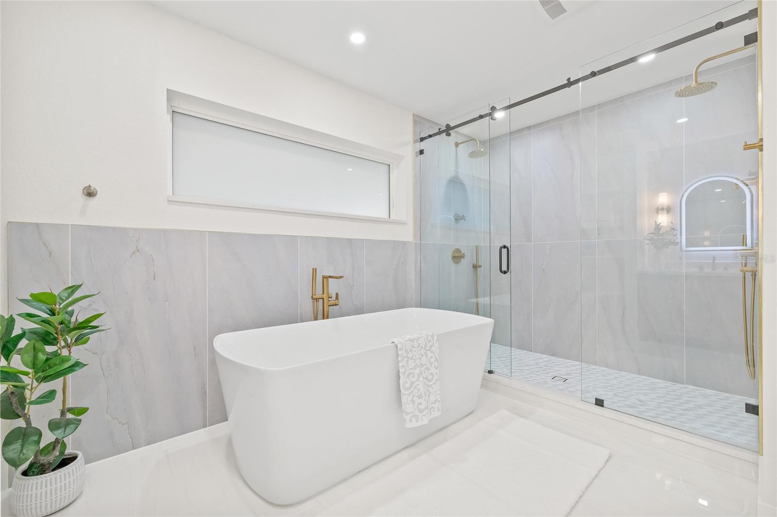 Image 26 of 72 For 2615 Desoto Way S