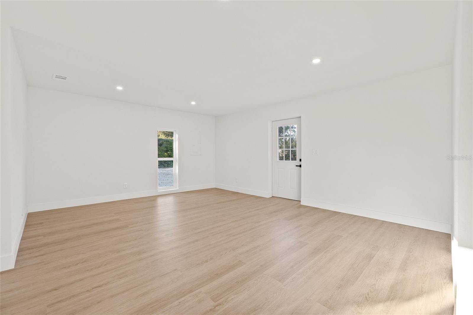 Image 31 of 72 For 2615 Desoto Way S